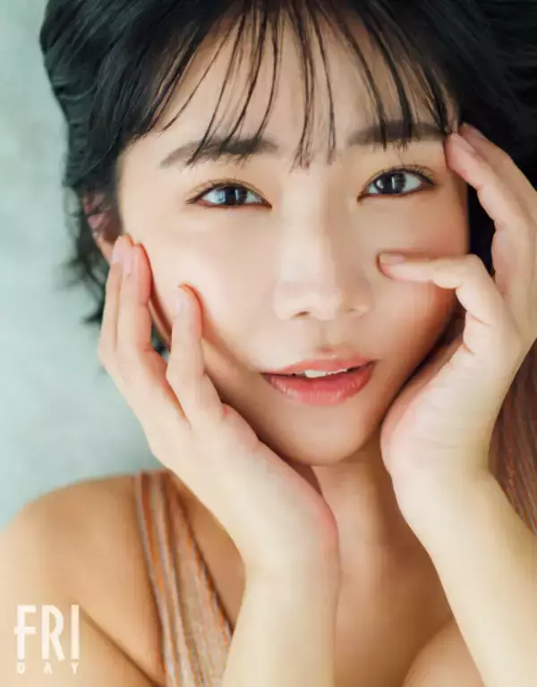 元アイドルの「万バズクイーン」天羽希純、ぶち抜き12Pグラビアで美ボディ見せる