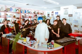 yama、NHKオフィスで演奏『tiny desk concerts JAPAN』登場