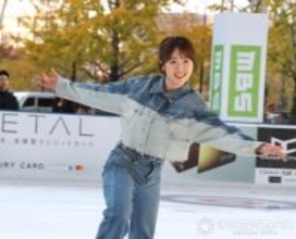 本田望結、大阪駅前で12年連続初滑り　オールデニムファッションで魅了