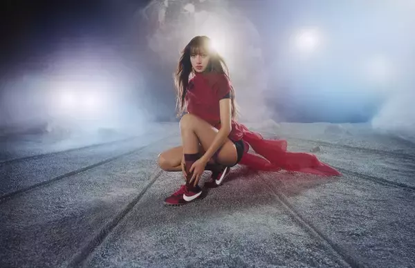 BLACKPINK・LISA、ナイキ『ムーン シュー』のキャンペーンに登場