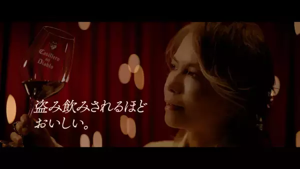 HYDE「不慣れな笑顔のシーン」も　新CMで“悪魔的な魅力”表現