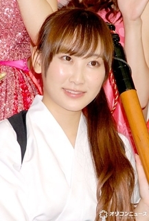 元AKB48仁藤萌乃が結婚　純白姿でお相手と“おんぶ”2ショット披露＆指輪きらり…「こんなにもご機嫌で愉快な自分がいたんだ」
