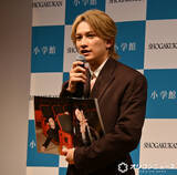 「町田啓太、写真集オススメカットはスタイリッシュピザパーティー　思い出の地・銀河劇場での1枚も」の画像1