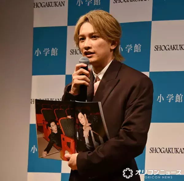 町田啓太、写真集オススメカットはスタイリッシュピザパーティー　思い出の地・銀河劇場での1枚も