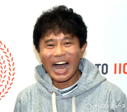 ダウンタウン浜田雅功、同級生らと集合ショット　「美味そうな店構え」「ここのホルモン、まぢでガチで美味しい」