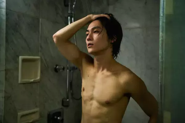 Travis Japan松田元太主演ドラマ『はだかんぼうたち』先行カット公開、引き締まった肉体美【第1話あらすじ】