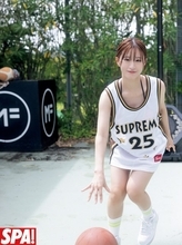 元NMB48上西怜、磨き上げた美ボディを大胆披露　『週刊SPA!』合併号で表紙と「美女地図」企画に登場