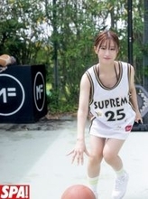 元NMB48上西怜、磨き上げた美ボディを大胆披露　『週刊SPA!』合併号で表紙と「美女地図」企画に登場