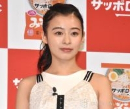 森七菜、書き初めの“美文字”に反響「うまっ!!」「達筆〜！」「両利き!?」