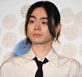 「菅田将暉、軍師キャラ続くも素の自分は「めちゃくちゃバカです」　本木雅弘がすかさずフォロー」の画像1