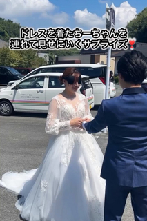 「こんなに笑顔のおじいちゃんは久しぶり」要介護4認定91歳祖父にドレス姿を披露したドッキリに21.6万いいね