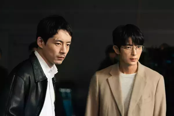 坂口健太郎＆イ・ジュンギ、不安を打ち消した制作陣との“信頼関係”語る　アジア7都市舞台のドラマ撮影秘話も【インタビュー】