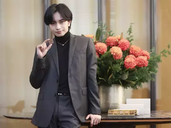 “ブルガリ アンバサダー”中島健人がチョコレートを堪能　母親への感謝の気持ち綴る