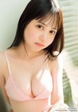 現役女子大生・ゆるりとな〜、グラビアデビューで大胆露出　TikTokで話題