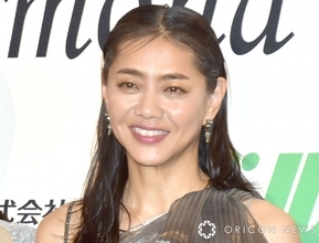 60歳・前田典子「ショーパン履いて有楽町へ」　美脚輝く夏コーデ披露に反響「JKと思った」「惚れ惚れする」