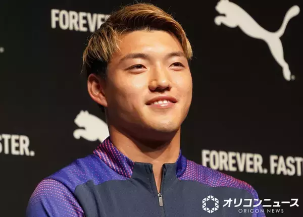 “わが子にメロメロ”堂安律、家族3ショットを“顔出し”公開　「尊敬してます」妻の誕生日に感謝のメッセージ