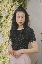 柴咲コウ、美へそチラリ　ファッションブランド新作を華麗にまとう