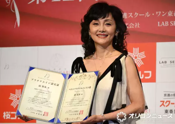 南果歩、乳がん、うつ病、離婚…怒とうの50代を経て「自分史上で今が一番いい！」　ペコちゃんとのサービスショットでノリノリ