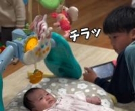 「母性が邪魔してゲームに集中できない」　幼い妹にメロメロな小学生兄の姿が540万回再生突破「ホントに尊い」