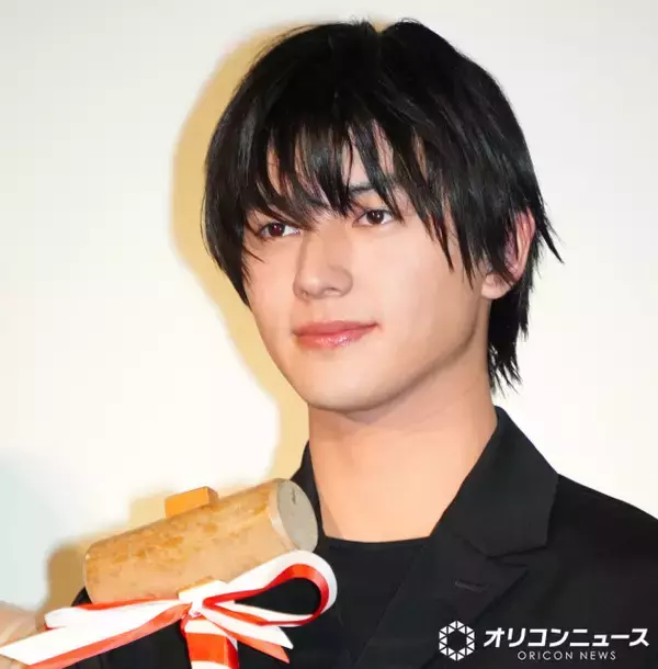 「荒木飛羽、初主演映画で殺陣にも挑戦「最後まで皆さんに愛される作品になれば」　鏡開きで大ヒット祈願」の画像