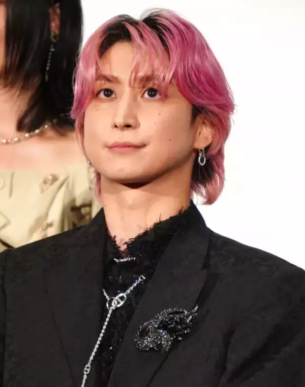Snow Man佐久間大介、ニンニク好きすぎて異常行動　指先の匂いに夢中「めっちゃたまんない」