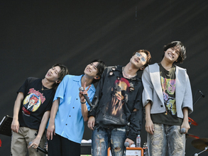Aぇ! group、初の海外フェスで“らしさ全開”　ダンス＆歌＆バンド＆トークで観客を魅了