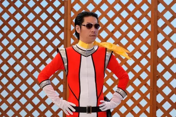 呂布カルマ、コントに挑戦　正義のヒーローになりディベート対決　フリースタイルに「どこに着地すれば正解なのか」【コメントあり】