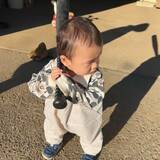 「誰にも教わっていないはずなのに…1歳3ヵ月で初めてバットを握った瞬間の"構え"がプロ級「前世は野球人かな？」「スイッチヒッターですね」」の画像1