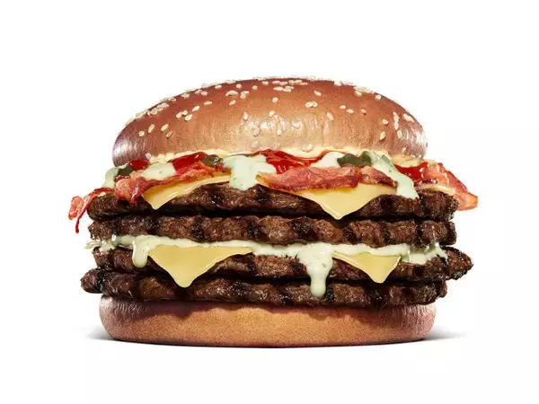 バーガーキング、ビーフ4枚×ゴーダチーズ4枚×チーズソースの“超大型バーガー”襲来　総カロリー1713kcalで食べ応え抜群