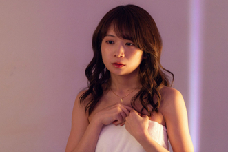 秋元真夏“沙也香”、タオルを巻いて妖艶な視線…　20日放送『産まない女はダメですか？』第4話【あらすじ】