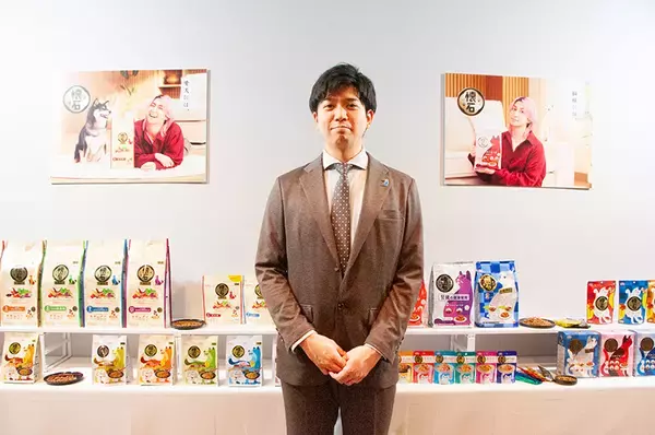 「Snow Man 佐久間大介、ペットフード発表会で愛猫誕生日のサプライズ「自分にとっての子ども」」の画像