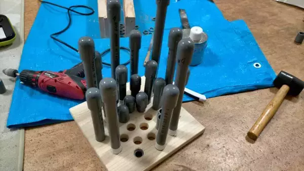 「塩ビ製パイプの穴に指を出し入れ“演奏”　シンプルだけどコツの要るオリジナル楽器「SPOT（スポッと）」」の画像