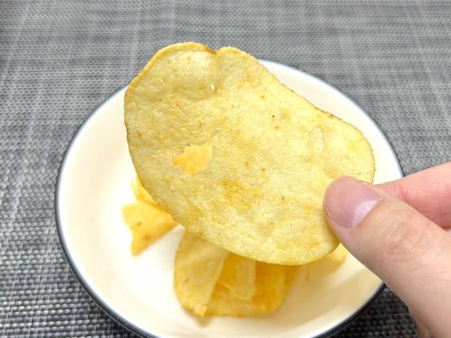 「コンソメ味の汁なしうどん」という衝撃……！東洋水産×カルビーの新作、美味すぎるんだが？