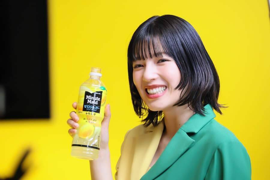 石井杏奈がキレキレ“ミラーダンス”　ミニッツメイド ゼロシュガー「ピーチレモネード」発売へ