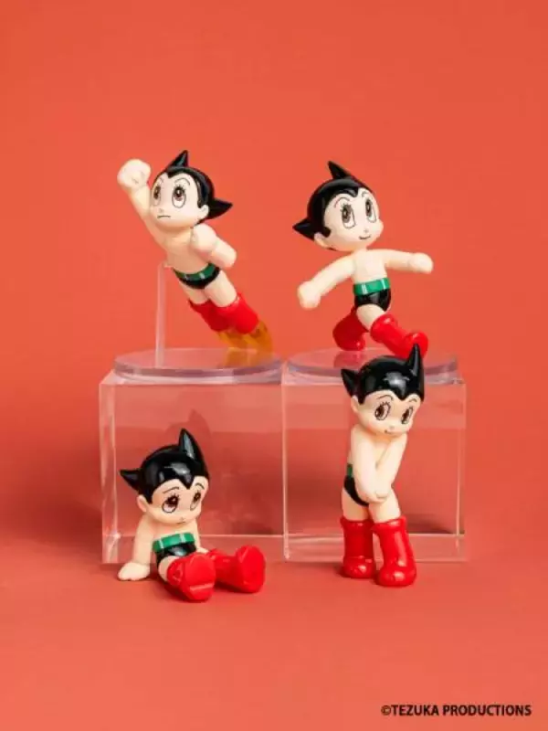 「アトムがカプセルトイに　「しゅっぱつ」「こうしん」など全4種を展開」の画像