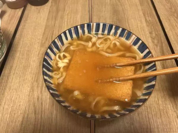 「「どん兵衛」は3分レンチンで“稲庭うどん”風に変身！アレンジレシピを試してみたら新たな発見も」の画像