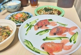 生ハムで作った「鯉サラダ」が可愛すぎ　付き合いたてのラブラブ料理に10万いいね