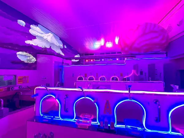 「違和感満載のサイケな銭湯でほっこり入浴　蒲田で開催「脳汁銭湯」体験レポート」の画像