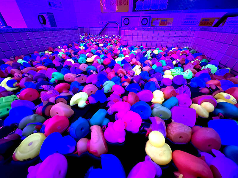 違和感満載のサイケな銭湯でほっこり入浴　蒲田で開催「脳汁銭湯」体験レポート