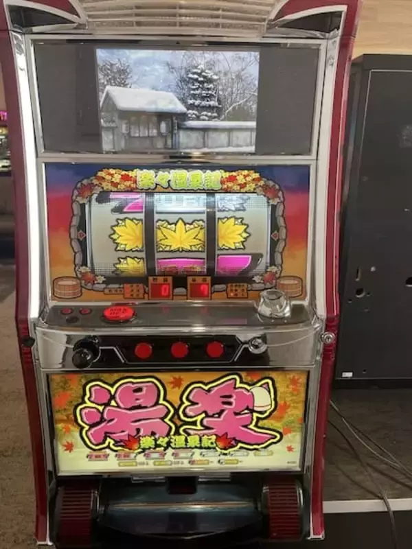 「ここが温泉旅館に！？宿泊客なら誰でも無料のパチスロルームに「すごい景色」」の画像