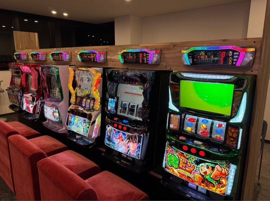 ここが温泉旅館に！？宿泊客なら誰でも無料のパチスロルームに「すごい景色」