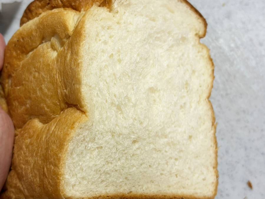 食パンがうまく切れない問題、解決策は「温めた包丁」だった　マルエツ公式の裏ワザを試してみた