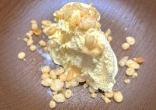 天かす×アイスがSNSで話題　オタフク公式「天華アイス」を試したら“追い天かす”していた