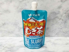 暑すぎる夏に「凍らせて揉むむぎ茶」　伊藤園のアイススラリーを飲んでみた