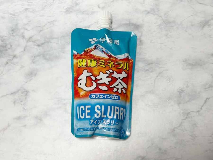 暑すぎる夏に「凍らせて揉むむぎ茶」　伊藤園のアイススラリーを飲んでみた