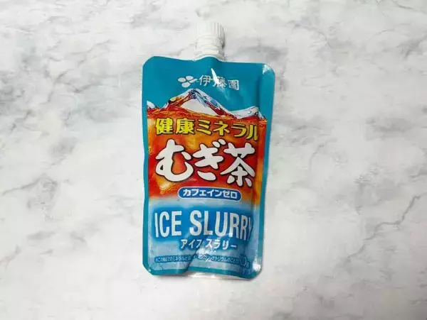 「暑すぎる夏に「凍らせて揉むむぎ茶」　伊藤園のアイススラリーを飲んでみた」の画像