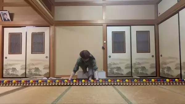 「「やっとできた！」 けん玉70個を一気に操るスゴ技「70連大皿」成功に拍手喝采」の画像