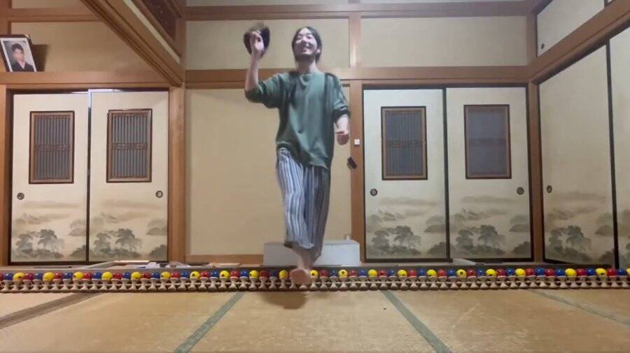 「やっとできた！」 けん玉70個を一気に操るスゴ技「70連大皿」成功に拍手喝采