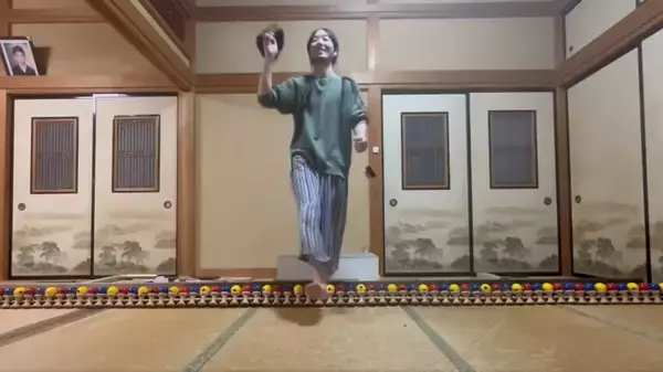 「「やっとできた！」 けん玉70個を一気に操るスゴ技「70連大皿」成功に拍手喝采」の画像