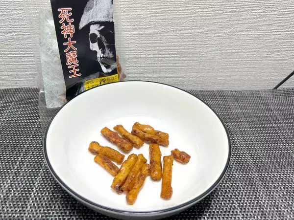 井の頭公園で「死神大魔王」を発見！禍々しすぎる見た目の“激辛菓子”を実食